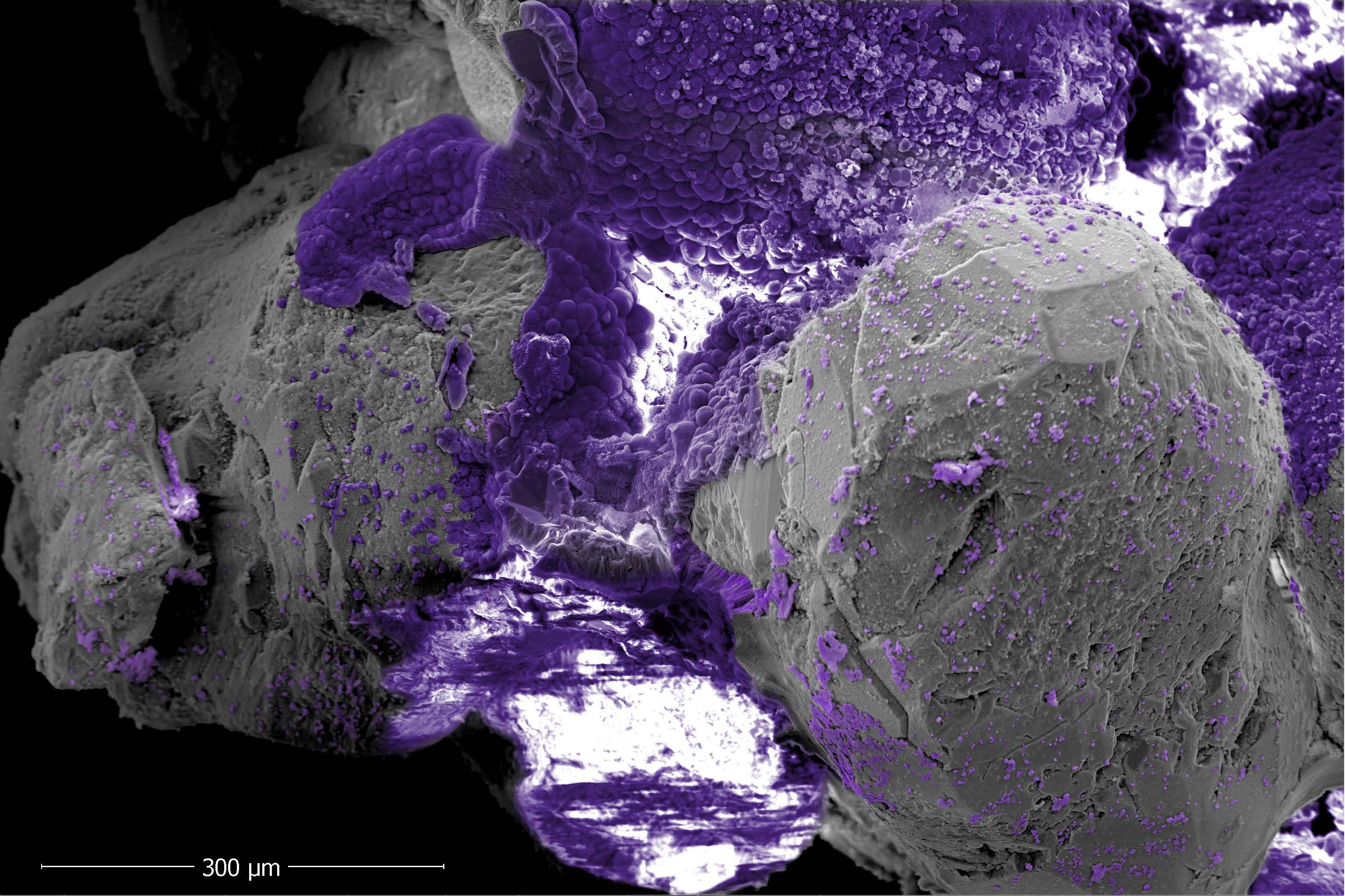 Electrodeposition of mineral binders in a sand // Credits: A. Rotta Loria